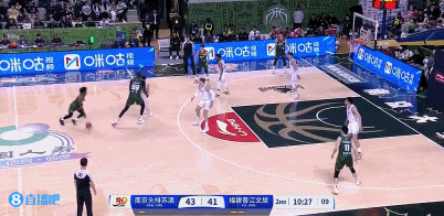 这身高吃饼真舒服！法尔半场8分钟各种暴扣 4中4贡献12分4篮板