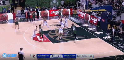 这身高吃饼真舒服！法尔半场8分钟各种暴扣 4中4贡献12分4篮板